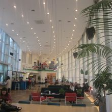 現在の最上階はちょっとしたカフェのような運用となっています