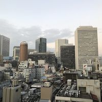 部屋から大阪駅方向の眺め。眼下は北新地