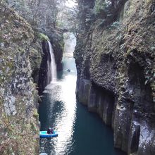 遊歩道を歩いて20分ほどで、お馴染みの高千穂峡に着く。