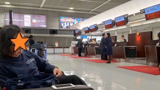 【JAL First Class Lounge】やっぱお寿司！