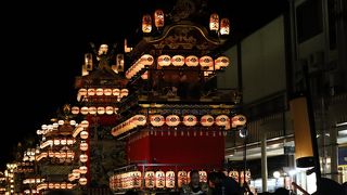 秋の高山祭（八幡祭）のお気に入りは、「屋台の曳き揃え」と「宵祭」、そして街歩きです。