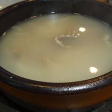 ごはんも一緒に出てきます