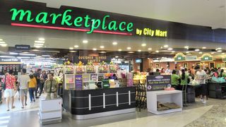 ３階のスーパーは品揃えがよいです