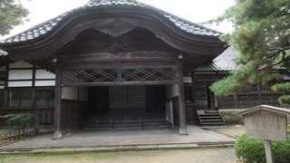 高知城の本丸御殿のような立派な建物です。