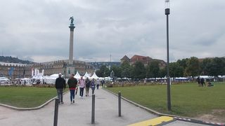 旧市街地の中心にあります。