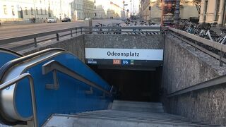 オデオン広場の駅