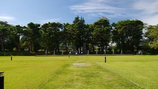 隣接の資料館を見てから行くのがいいと思います