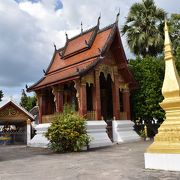 ワットシエントーン近くにある大きな寺院