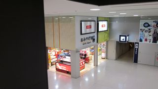 日本各地の名産が多いです