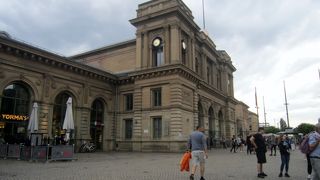 ネオルネッサンス建築の駅舎