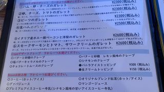 おしゃれな雰囲気のガレット専門店