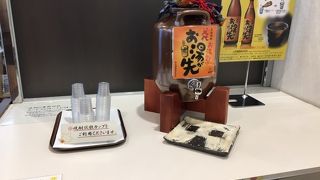 焼酎とつまみで素晴らしく居心地が良いラウンジ