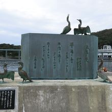 港にある野口雨情（「波浮の港」歌碑）