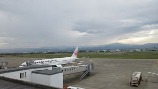 旅客機はそれほど多くありませんが、戦闘機が見られる興味深いスポットでした。