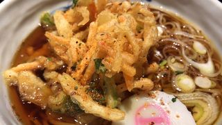 駅改札内のフードコート・・・