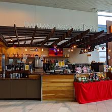 空港内のカフェ