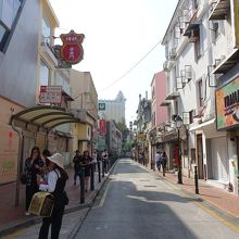 官也街のバス停です。