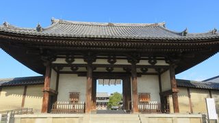 法隆寺の玄関口