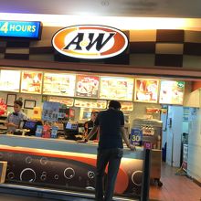 A&W レストランターミナル1レッドコーナー