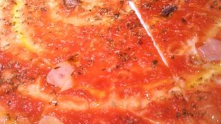 イタリア産石窯で焼かれた美味しいピッツァ