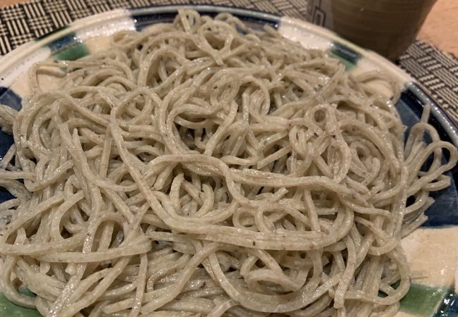 瀬戸焼の器も楽しめる蕎麦処