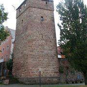 旧市街地の西側にある町を守る塔です。