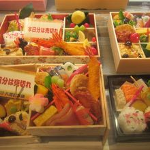 人気商品のサンプルには、既に本日分売切れ、の表記も…。