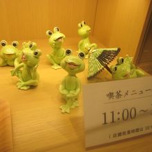 ディスプレイされているカエルさん楽団２