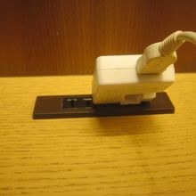 各席に二つずつ電源が用意されているのは凄い！
