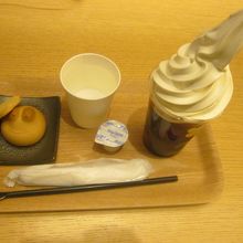 人気No2のカエルまんじゅう＋コーヒーフロート（650円）