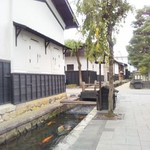 瀬戸川と白壁土蔵街