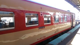 2019年11月４日現在、函館10時40分発普通列車木古内行きでは車体に国鉄風の塗装がされていました