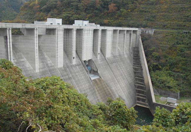 静かなダムです。