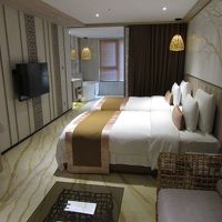 バスルームとカーテンで仕切られているのみです