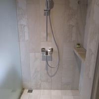 シャワーブースは独立式