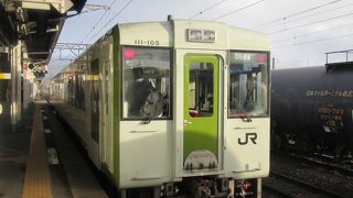 ひたすら鄙びた山間を行く路線