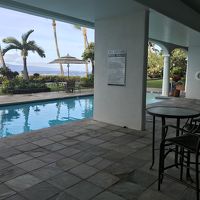 プールは冷たい