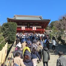 大石段の先には本宮