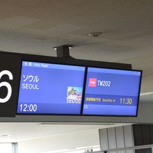 成田第2ターミナルのサテライトの一番端っこゲートでした。