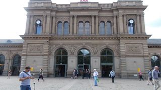 旧市街地の西側にあります。