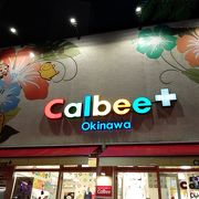 夜の国際通り散策のお供にソフトクリーム