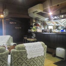 この奥で手作りされています