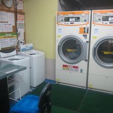 １Fはコインランドリーになっていますので、食事中に洗濯も可。