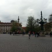 プラハ城の正面入口前の広場