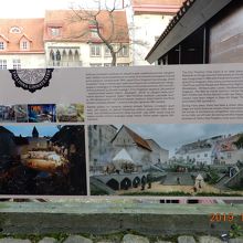 劇場の裏側にある案内板です