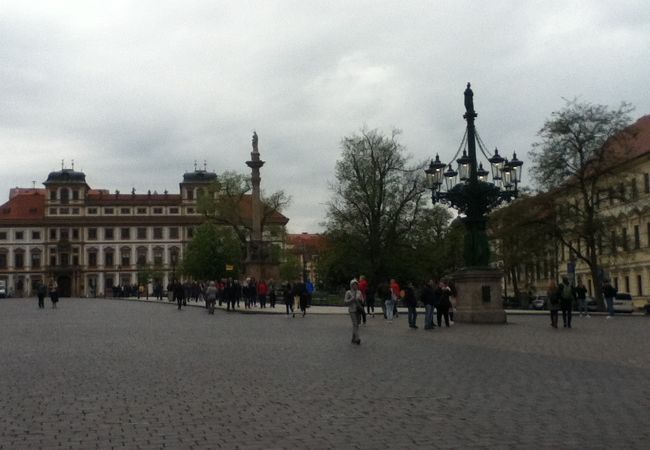 プラハ城の正面入口前の広場