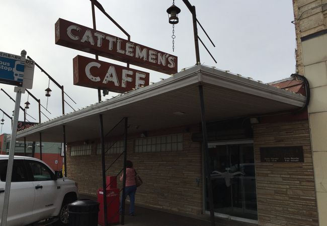 行列のできるステーキハウス