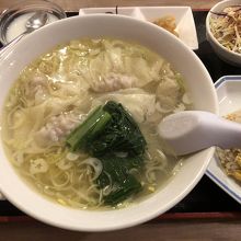 雲&#21534;麺と炒飯