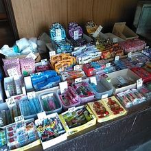 宗格院さま北にある駄菓子屋さん