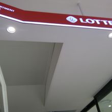 デパートの上にあり免税店とかいてあるのが入口目印